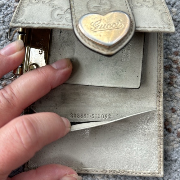 GUCCI Heart Leather Embossed 6 Key Holder Guccissima Beige Gold - Picture 6 of 7